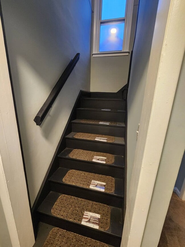 Building Photo - Charming 3-Bedroom Property in Prime Location