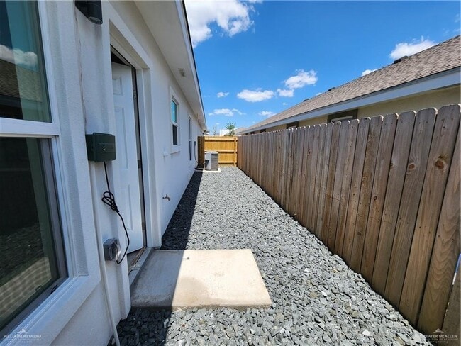 Building Photo - 23 Frio Ave