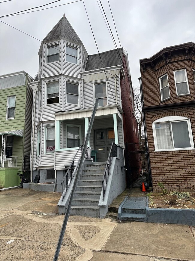 Building Photo - 129 Highland Ave