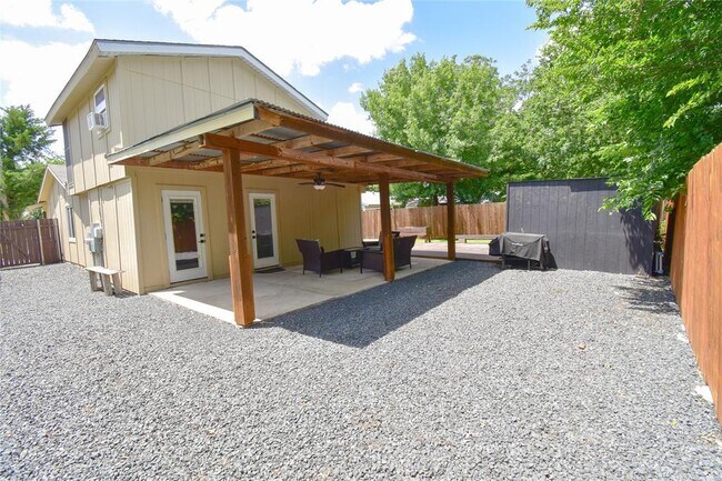 Building Photo - 6027 Bluebell Cir