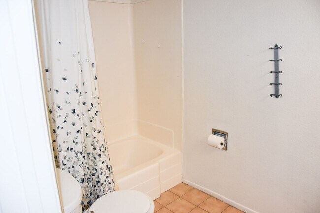 Building Photo - Cypress (125-127) South