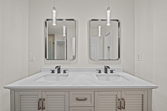 Building Photo - 16118 Market Garden Ln