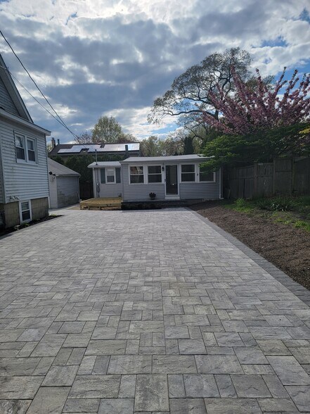 Large Shared Driveway - 218 Chatham Ave