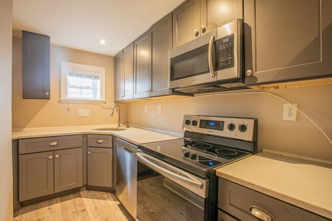 Building Photo - Charming Studio Apartment in Columbia Heig...