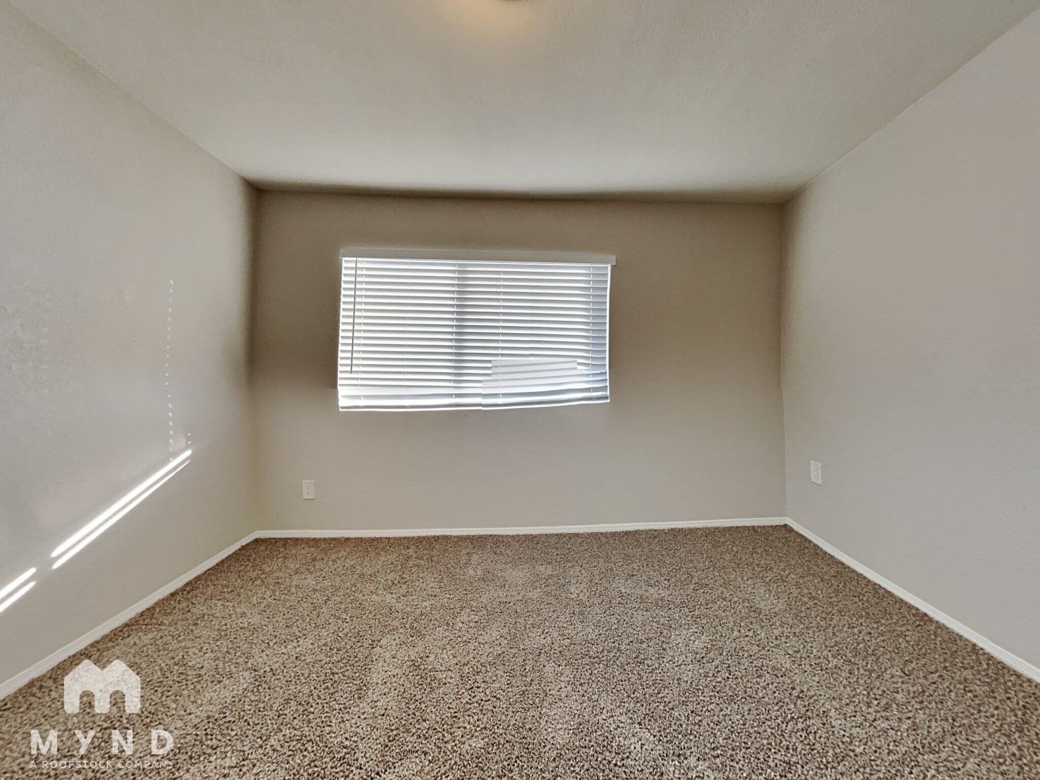 Building Photo - 413 W Renee Dr