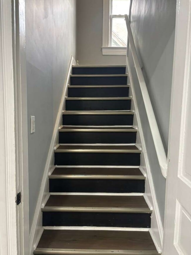 Building Photo - 237 N Lincoln St