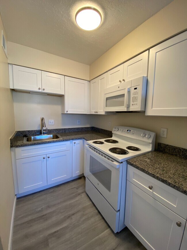 Floorplan - CRESTWOOD APARTMENTS