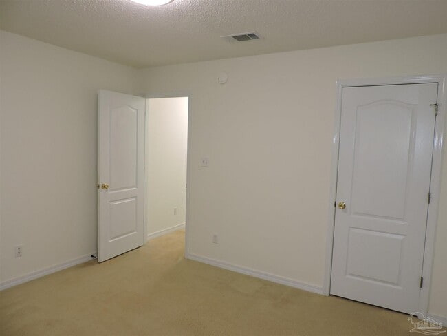 Building Photo - 5626 Rosebay St