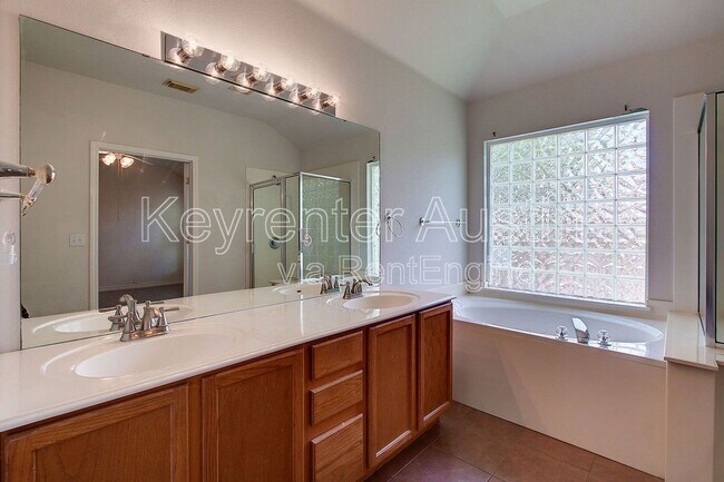 Building Photo - 2300 Garrett Cove
