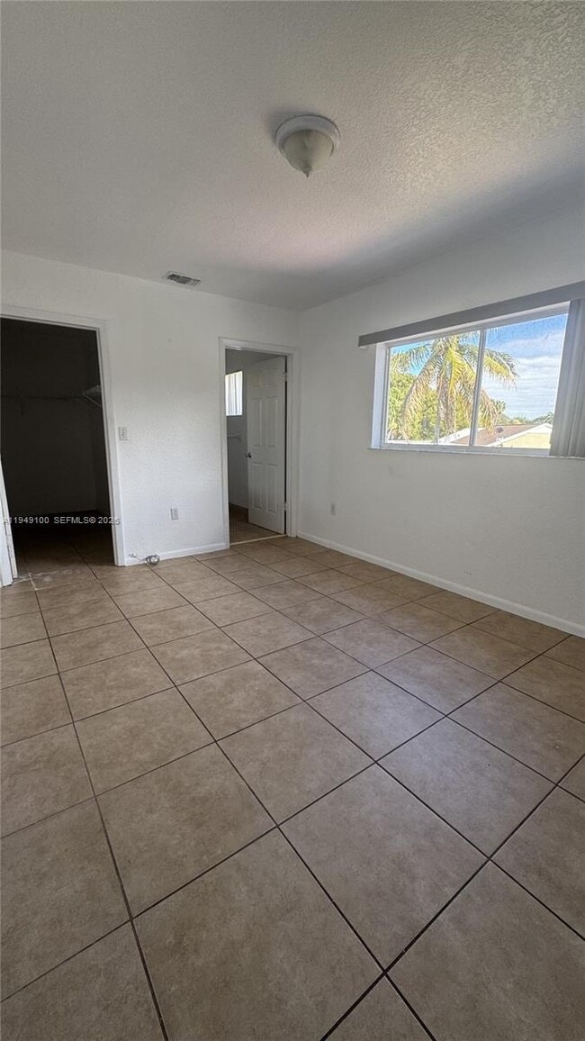 Building Photo - 9150 SE 13th Rd