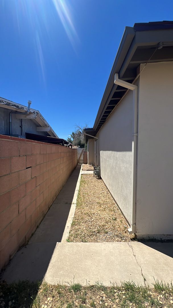 Building Photo - (APPLICATION PENDING) West Lancaster Home