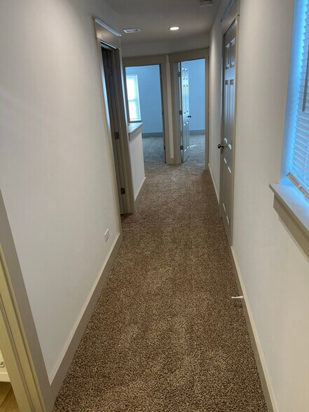 Building Photo - 430 Stewart Ct