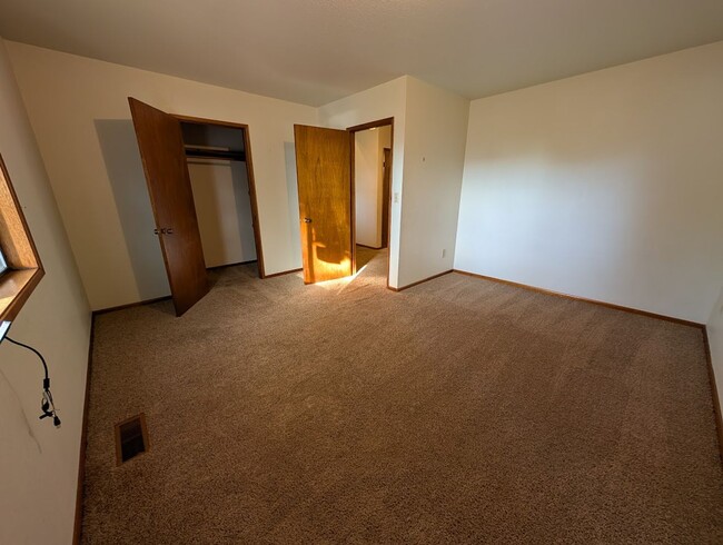 Building Photo - 2 Bedroom Pet-Friendly Orchards House with...