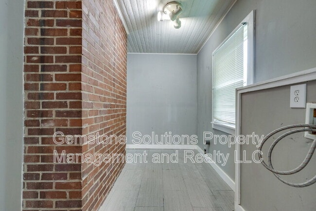 Building Photo - 2930 Primrose Cir