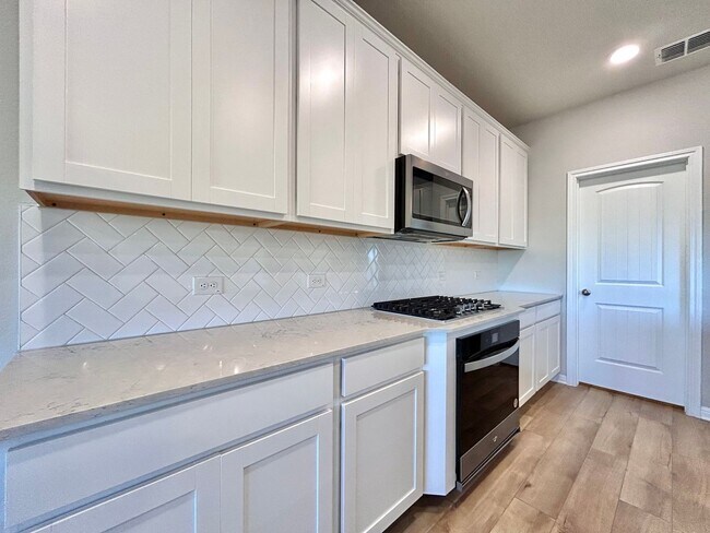 Building Photo - Stunning 4-Bed + Office Home in Lagos Community!