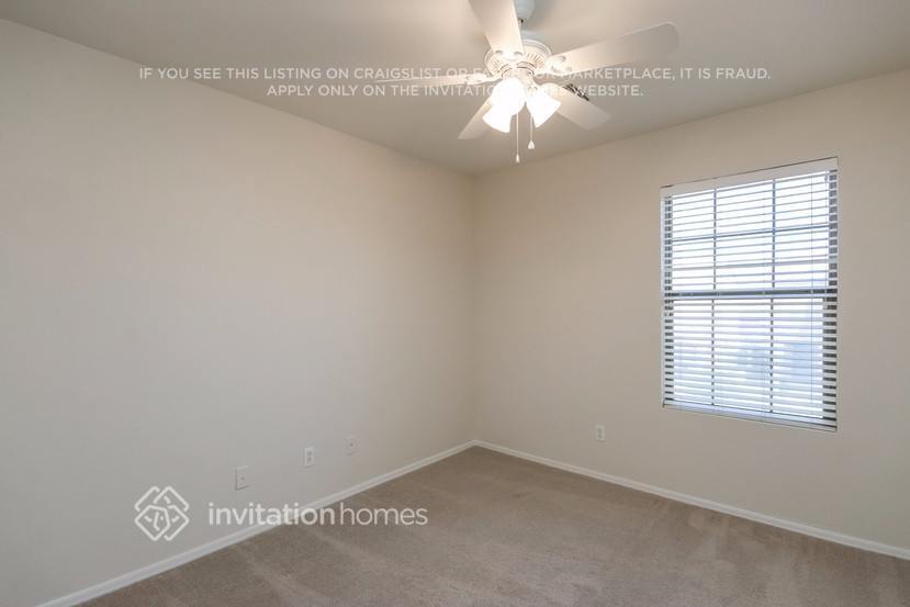 Building Photo - 7041 W Mercer Ln