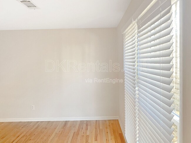 Building Photo - 860 Crab Orchard Dr