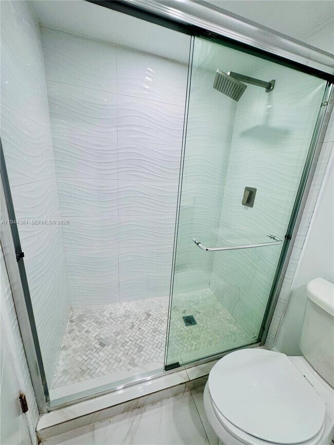 Building Photo - 18041 Biscayne Blvd