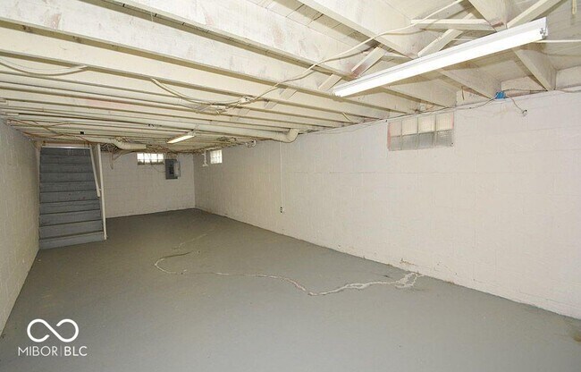 Building Photo - 5005 Indianola Ave