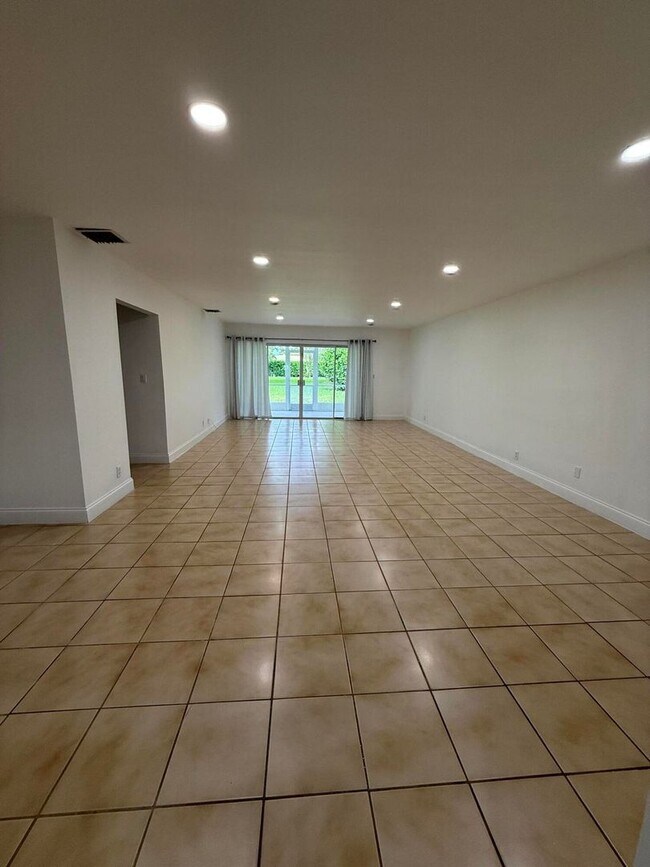 Building Photo - 96 Del Rio Blvd