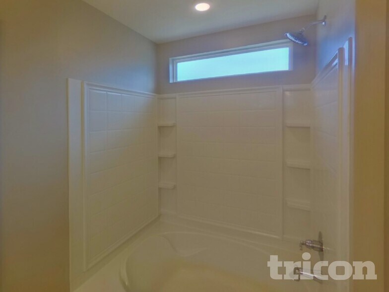 Building Photo - 622 Crooked Crk