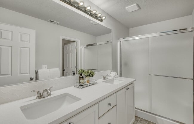 Building Photo - Beautiful Upscale End Unit Townhome with Lots of Updates! Walking Distance to Shopping & More!