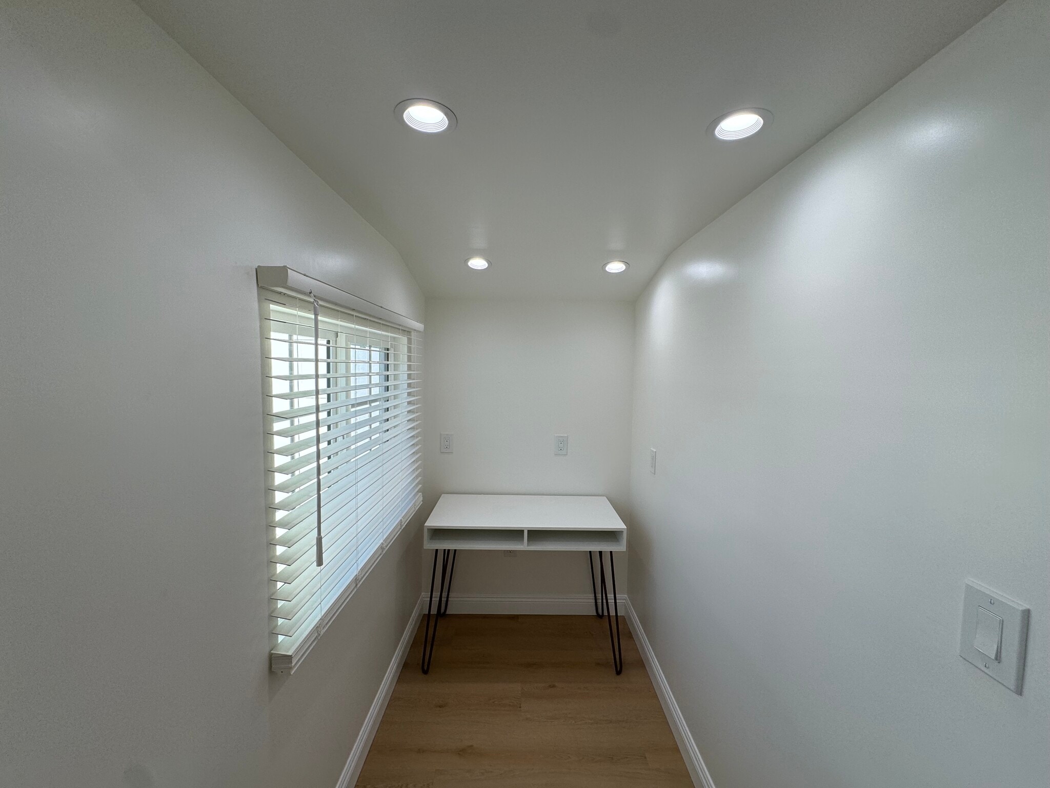 Building Photo - 2754 S Barrington Ave