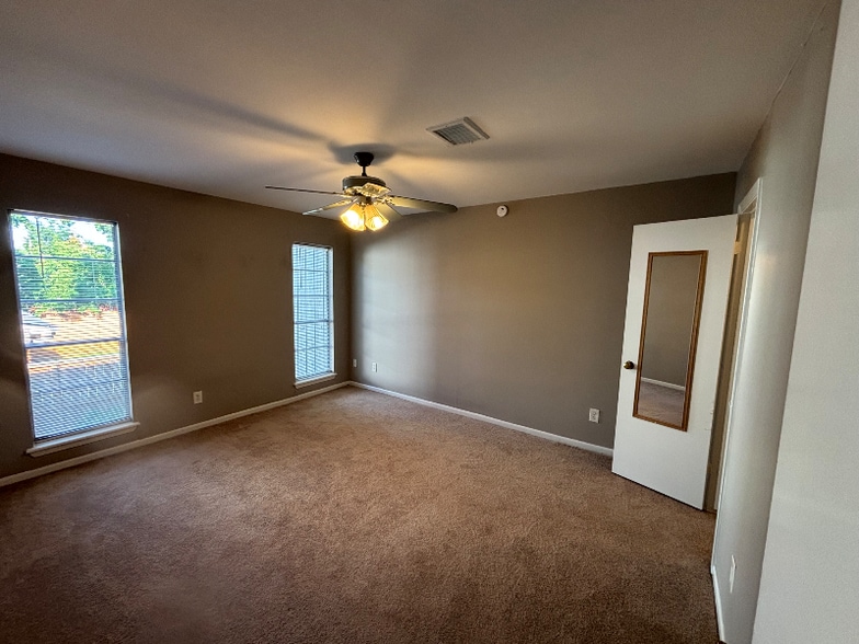 Building Photo - 2137 Branard St