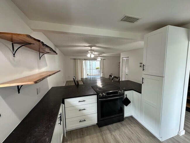 Building Photo - 423 Waterside Cir