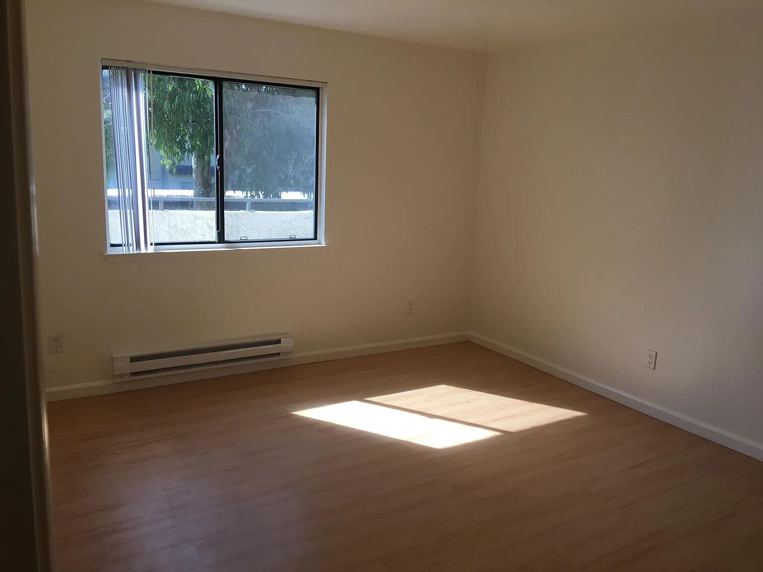 Master Bedroom - 880 E Fremont Ave