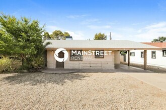 Building Photo - 2 Bedroom Pet-Friendly Home in Phoenix, AZ with Main Street Renewal