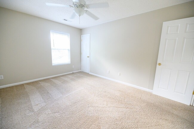 Building Photo - 2000 Lannigan Dr