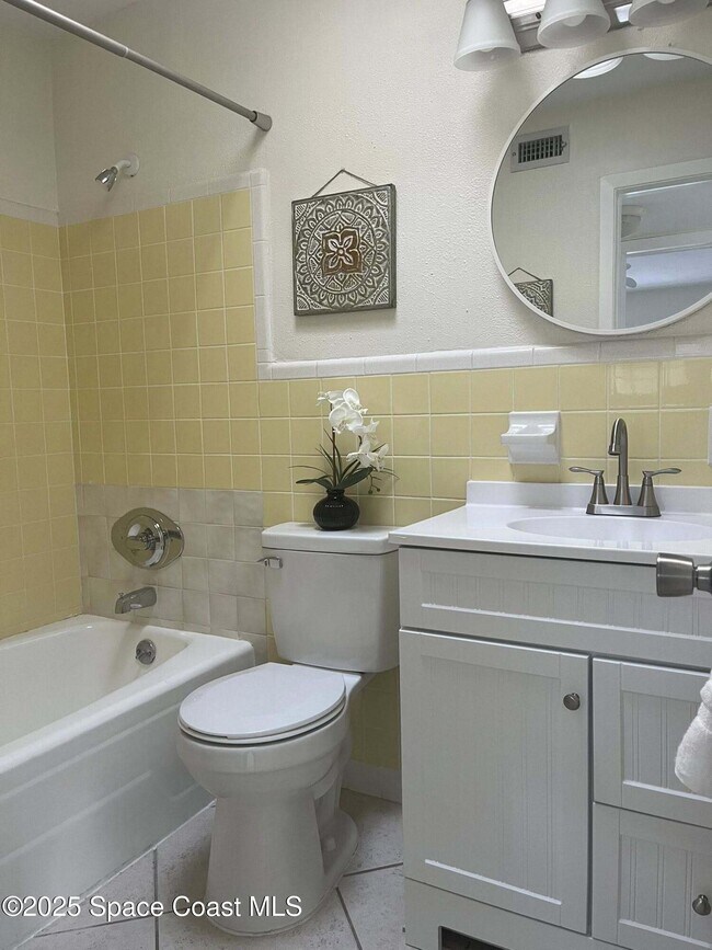 Building Photo - 2027 Wallace Ave