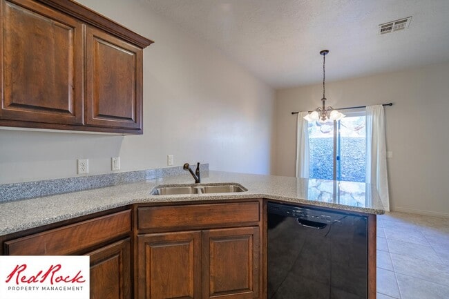 Building Photo - 3 Bedroom Townhome in Buena Vista Community