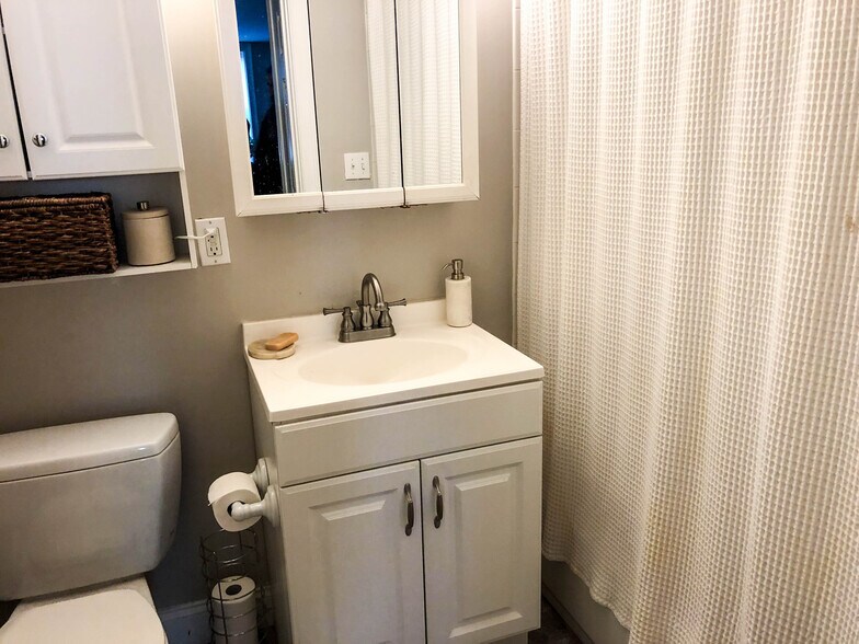 Building Photo - 23 Saint Lukes Rd