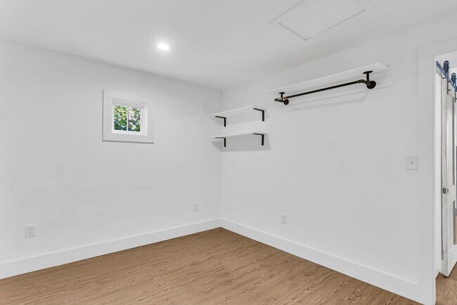 Building Photo - 40 Poinsett St