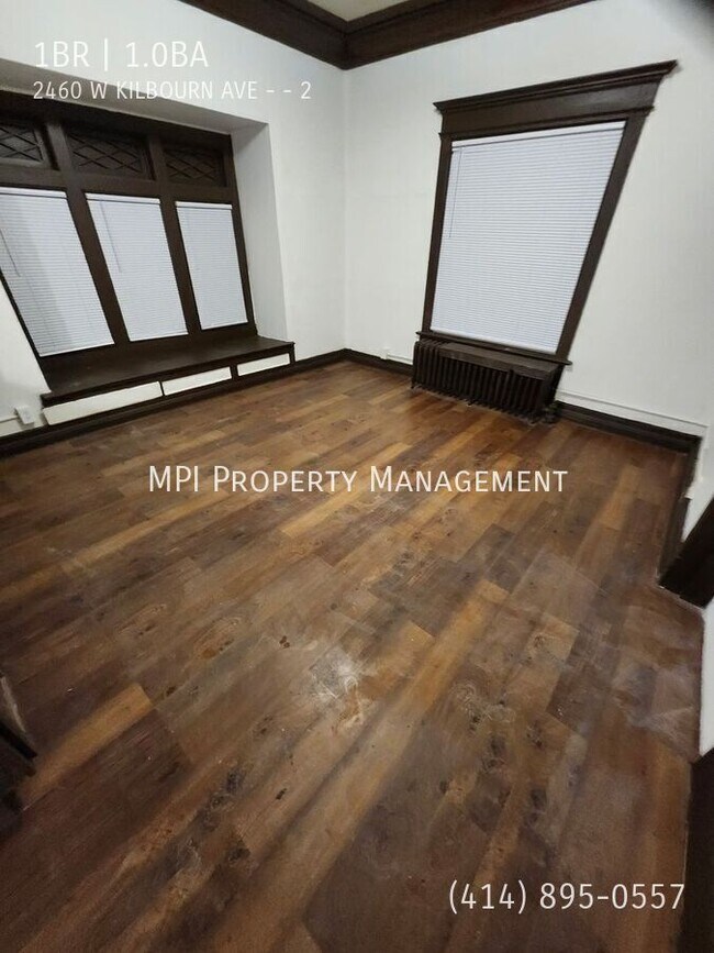 Building Photo - 2460 W Kilbourn Ave