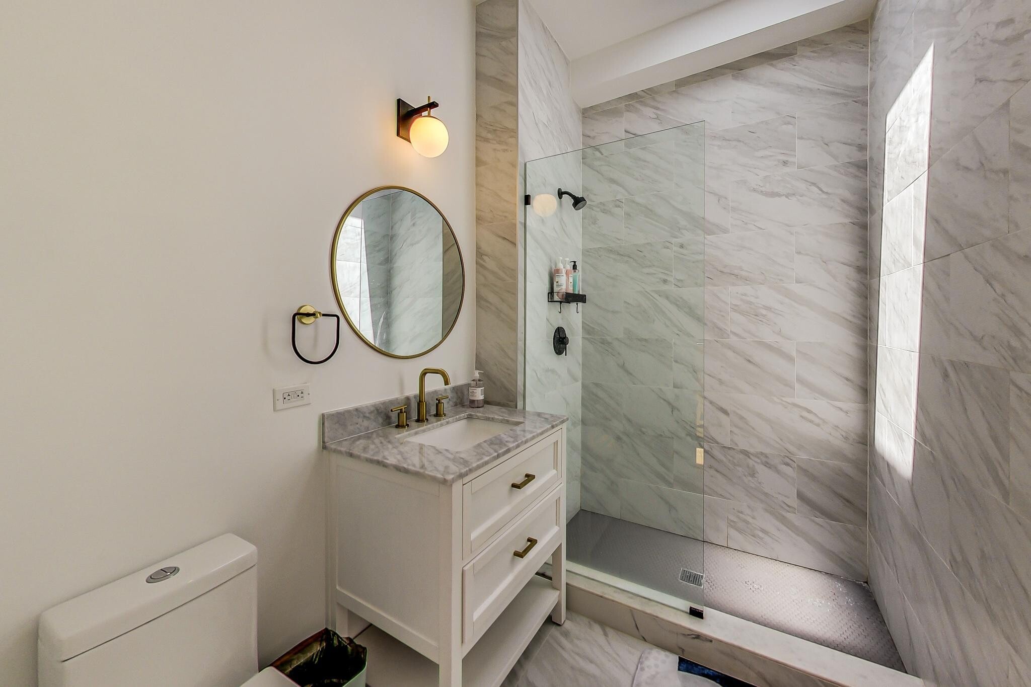 Building Photo - 25 U St NE