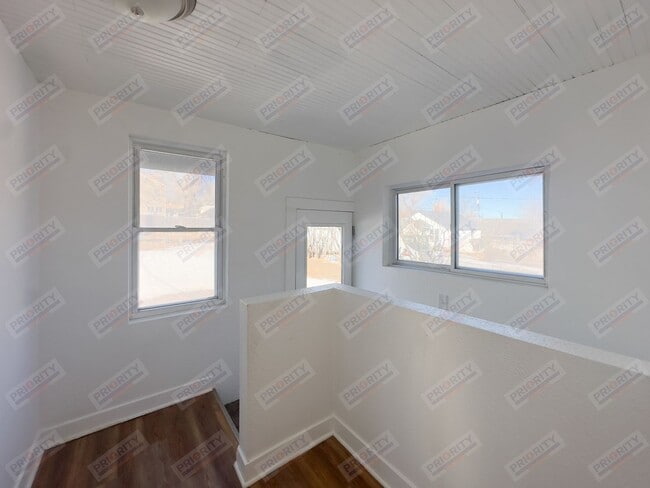 Building Photo - Adorable Single Family Home