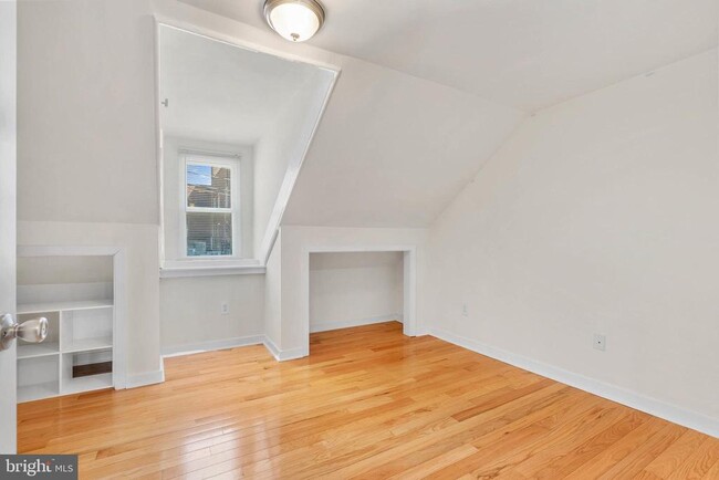 Building Photo - 520 S 4th St