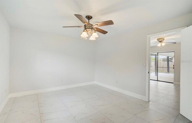 Building Photo - 2214 SE 13th St