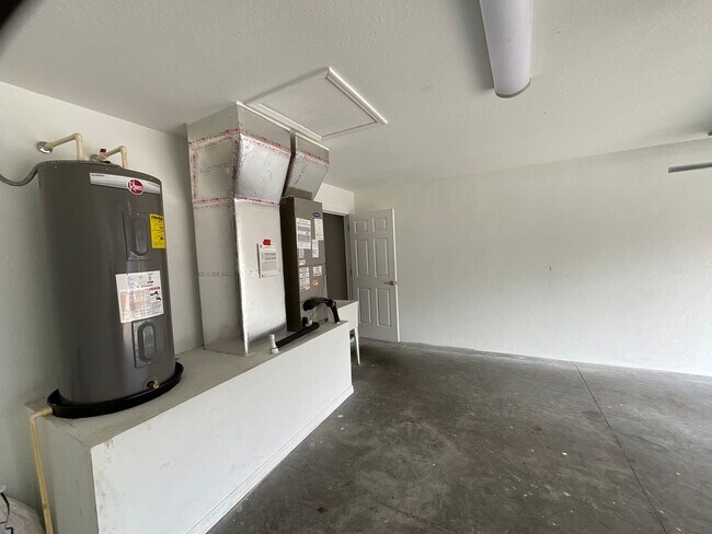 Building Photo - Custom Home - Desirable SE Ocala Neighborhood 3/2/2 **Won't Last**