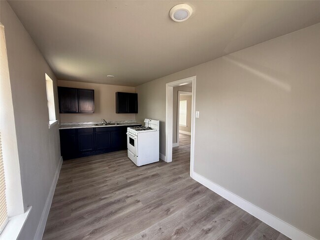 Building Photo - 7002 Corsicana St