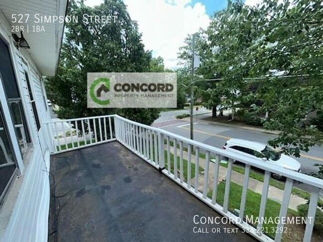 Building Photo - 527 Simpson St
