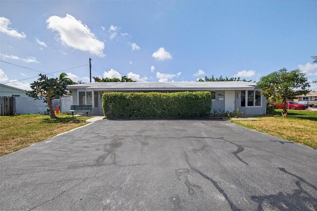 Building Photo - 4331 NE 5th Ave