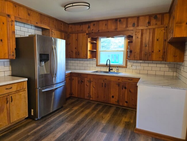 Building Photo - 24 Pine Cir