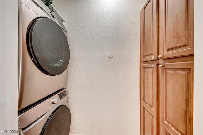 Building Photo - 1238 Calcione Dr