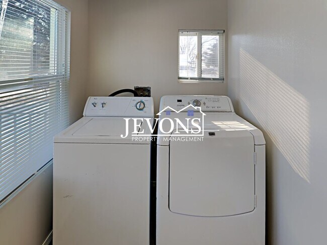 Building Photo - Pet-Friendly 3-Bedroom Home in Naches with Easy Access to Hwy 12