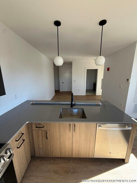 Primary Photo - 199 Gardner St