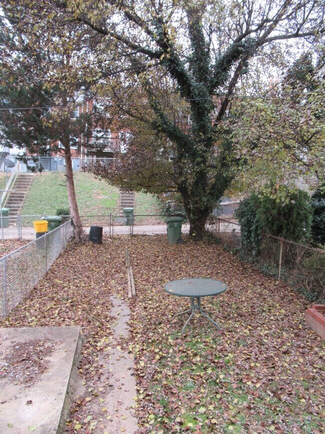 Building Photo - Charming 3 Bedroom/1.5 Bathroom Townhome in Cameron Village, MD!